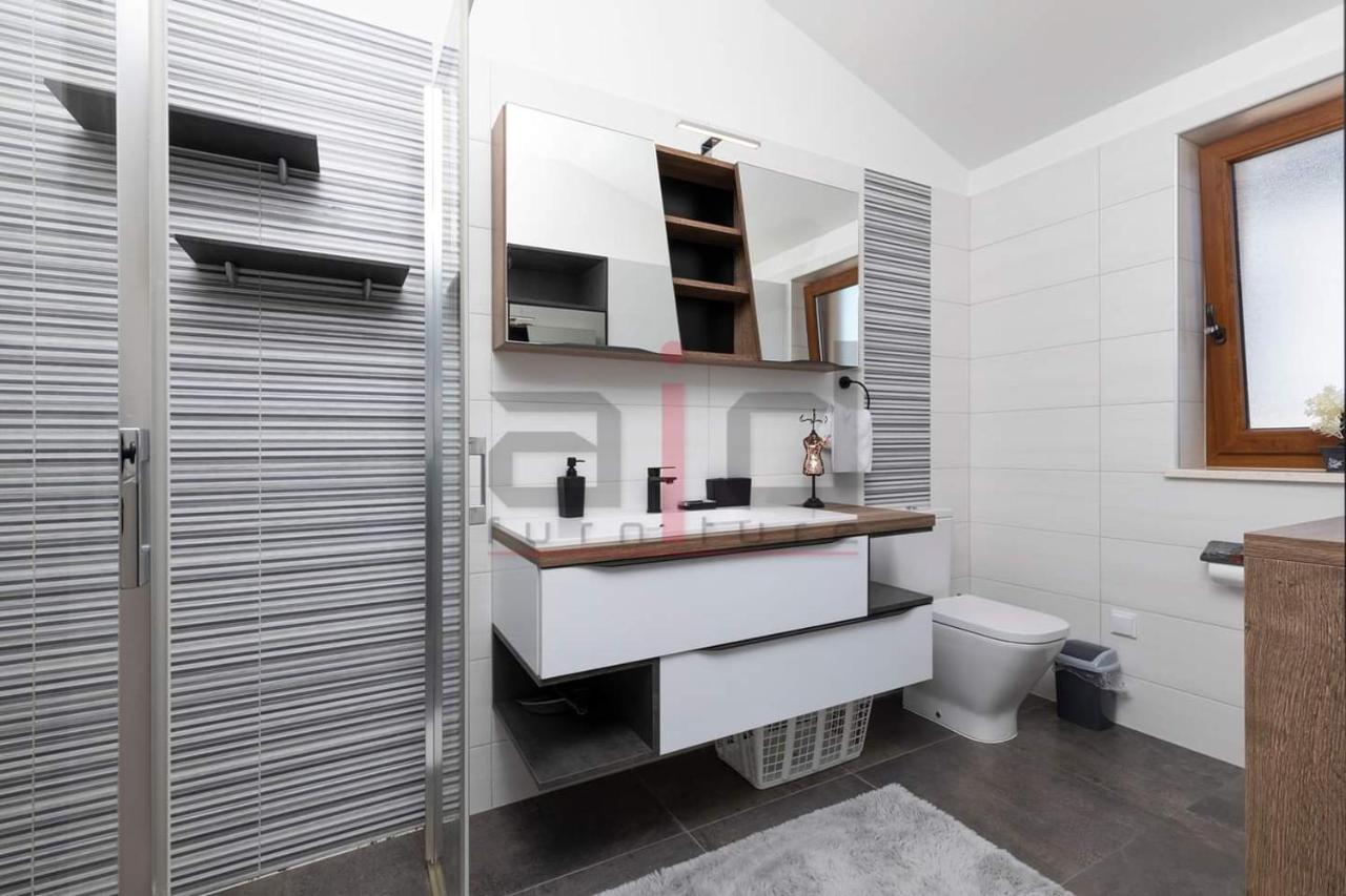 Pula Porta Aurea & Wellness Oasis Lägenhet Exteriör bild