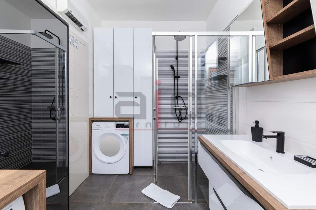 Pula Porta Aurea & Wellness Oasis Lägenhet Exteriör bild